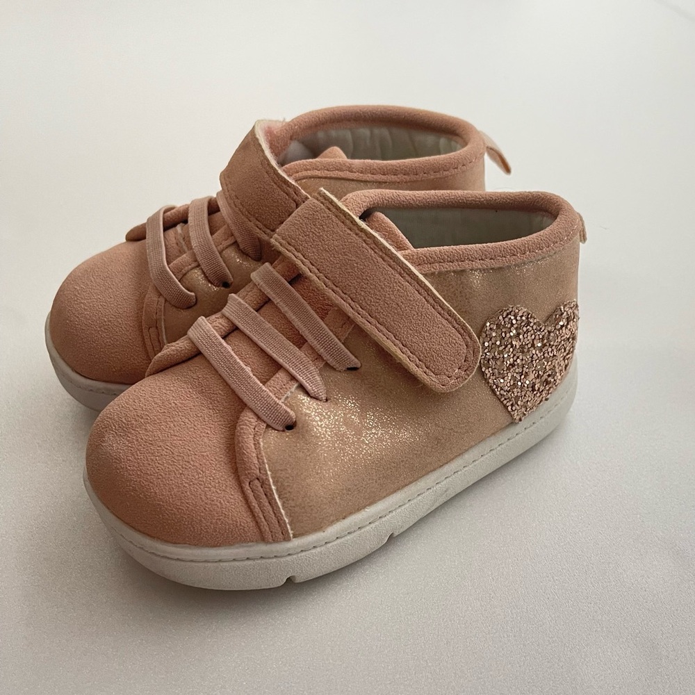 Carter’s Toddler Girls Pink Suede Sneakers with Sparkle Hearts on sides. Size